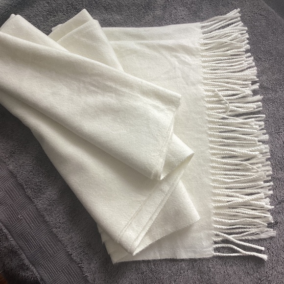 SINÉQUANONE PARIS CASHMERE VISCOSE SILK LARGE FRINGED OFF WHITE CREAM SCARF/WRAP - Picture 1 of 11